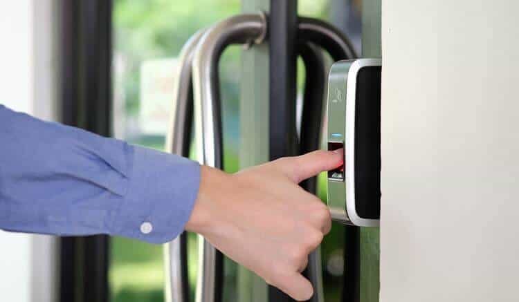 10 Điều cần lưu ý khi mua khóa cửa thông minh